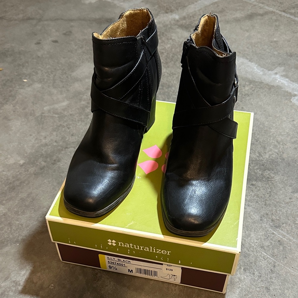 Naturalizer Black Leather Ankle Booties with Wrap Strap